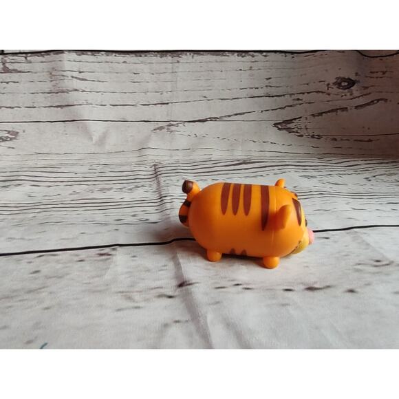 Authentic Disney Tsum Tsum Stack Vinyl Tigger Figure 1.5 Inches - Picture 2 of 5